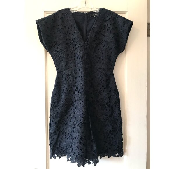 Banana Republic | V-Neck Lace Dress - Picture 2 of 9